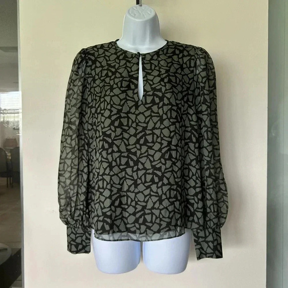 Intermix Kiera silk blouse sage green giraffe print keyhole excellent Size XS - Picture 4 of 11